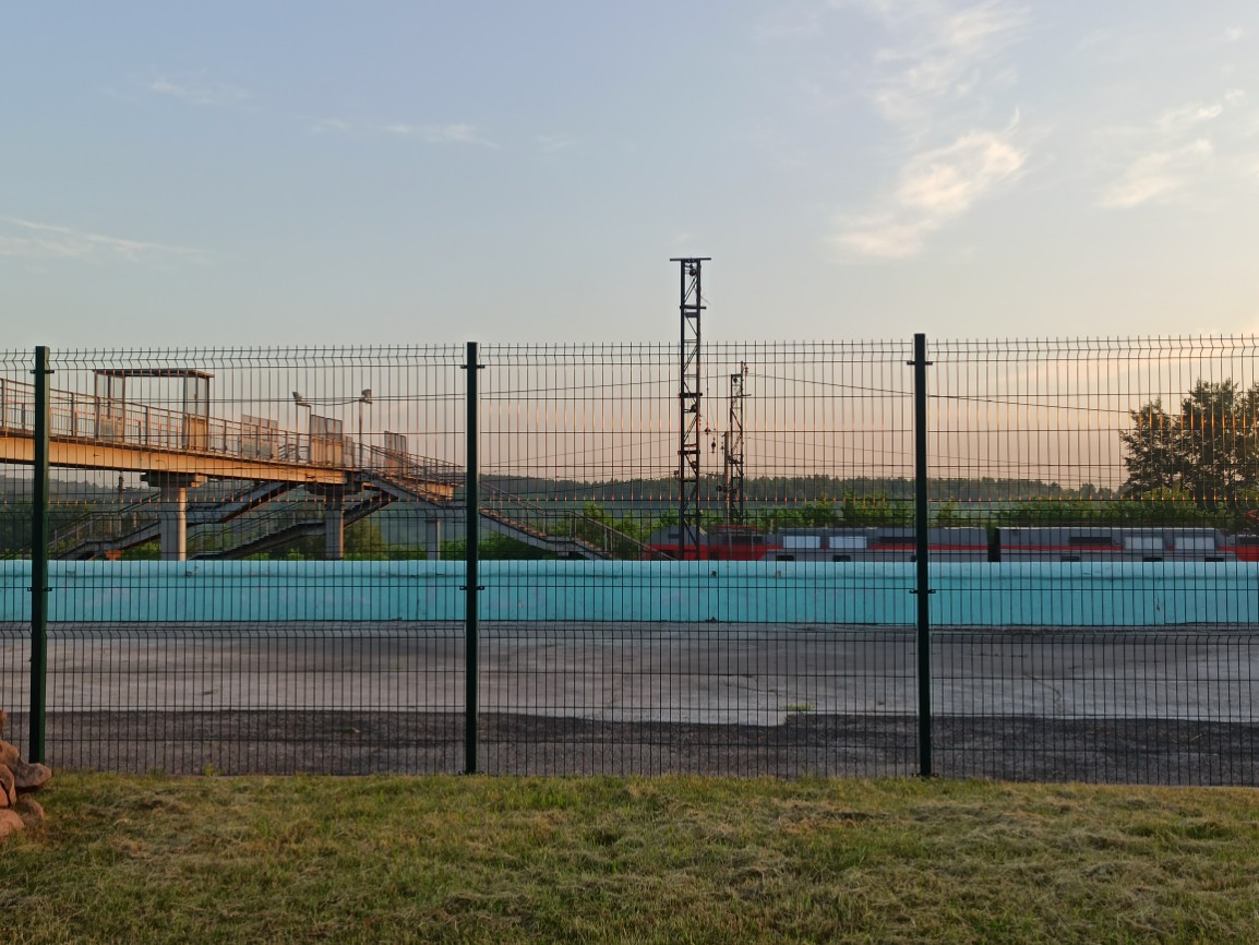 Ограждения железных дорог