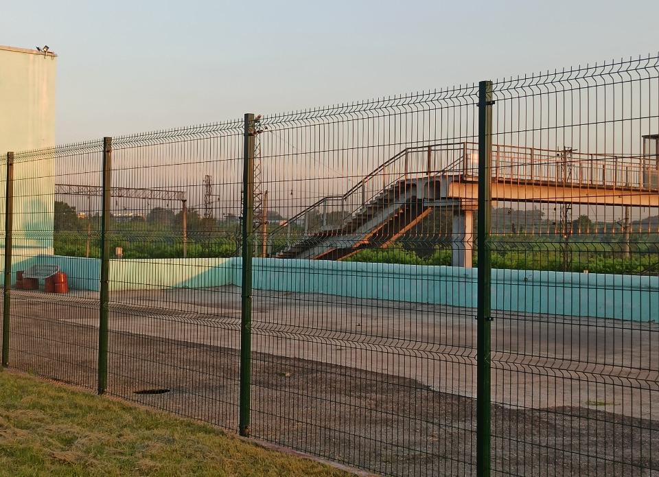 Ограждения железных дорог